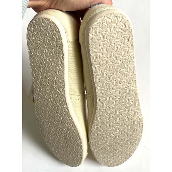 TOMS Canvas Slip On Flats Natural Beige Tan Cream Size 9.5 NEW - Picture 8 of 9